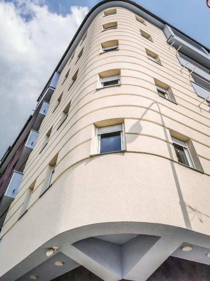 Cozy Corner Apartments - Free Parking & Wi-Fi Ćuprija Exterior foto