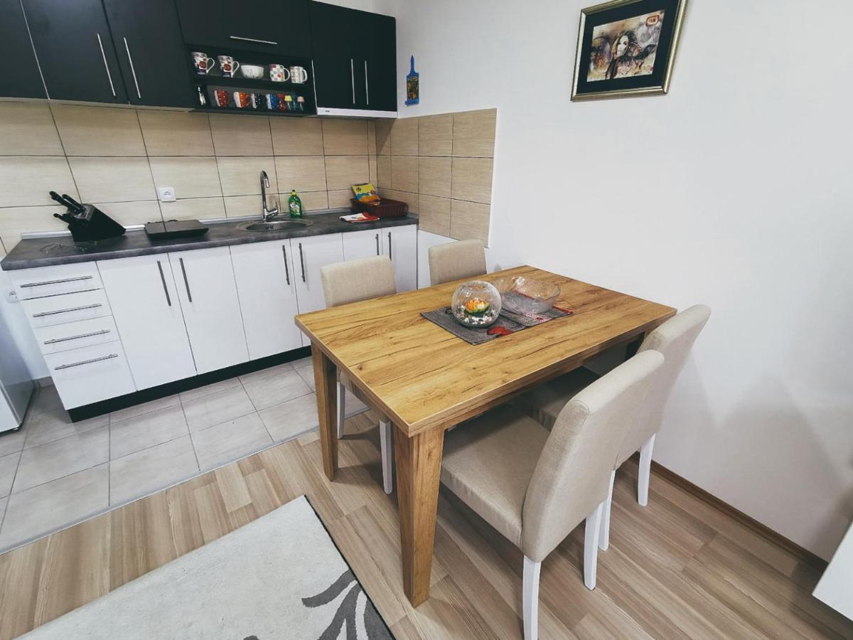 Cozy Corner Apartments - Free Parking & Wi-Fi Ćuprija Exterior foto